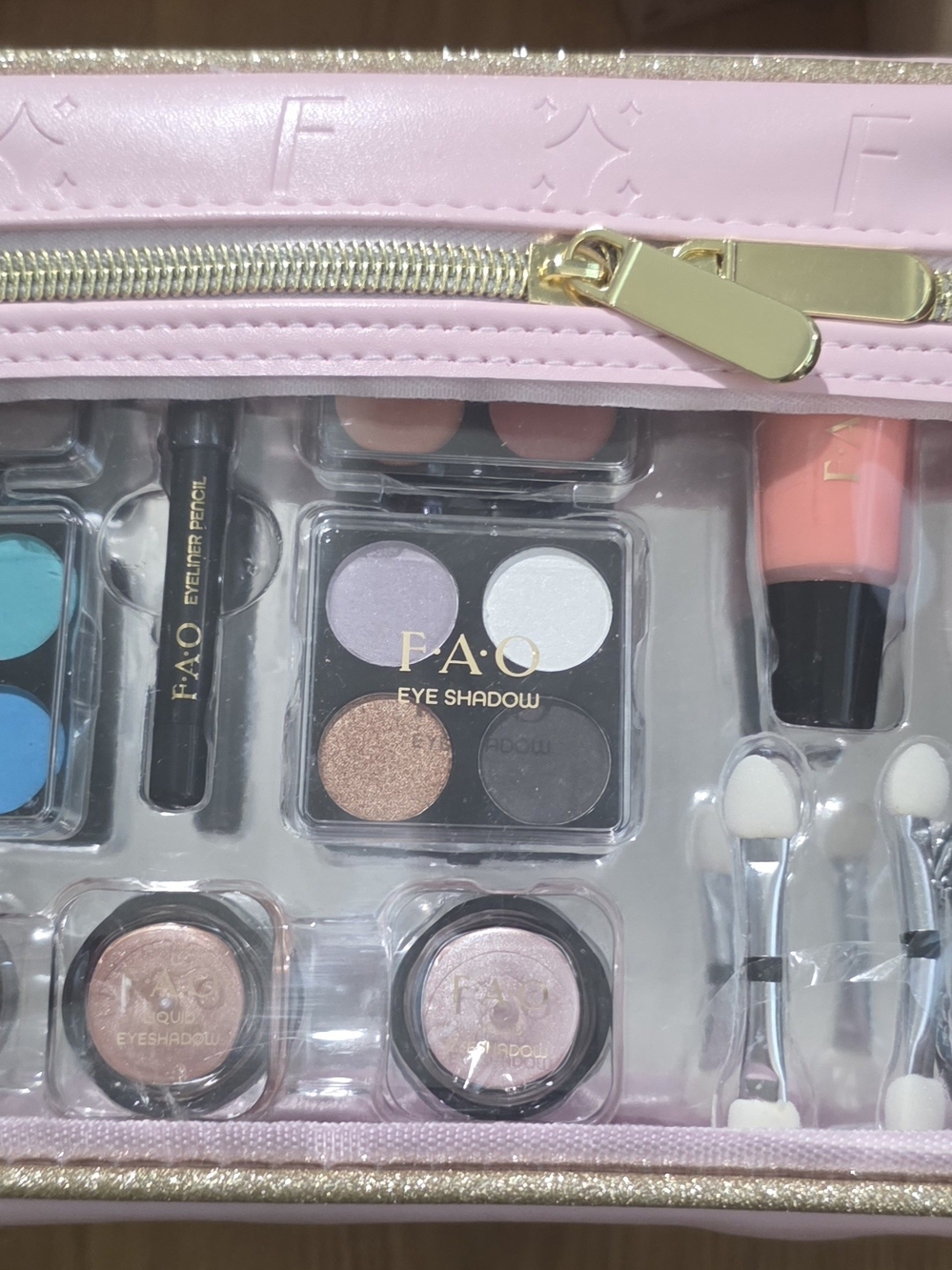 FAO Schwarz Ultimate Makeup Artist Kit 33Pc Set NWOT